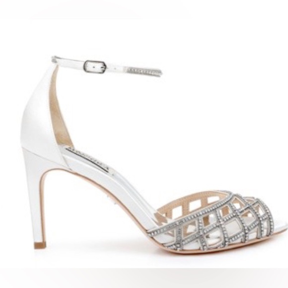 🦚Badgley Mischka🦚 STUNNING white/ivory evening shoes WITH crystals.NEW